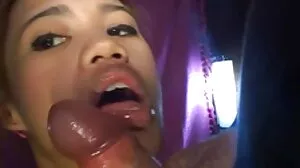 குளோரிஹோலில் அட்ரியானா செச்சிக்