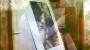 கொழுப்பு மோனா ஒரு பெர்வ் மூலம் துளையிடப்படுகிறது