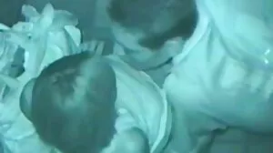 புஸ்ஸி சாஃபிக் ஸ்லட்ஸுடன் மூன்று பேரை நக்கும்