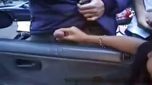 பிரேசிலிய அழகி, அழகாக இருக்கும் பையனை தனது கழுதையை அணுக அனுமதிக்கிறார்