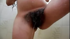 ப்ளாண்ட் MILF புதிய இறைச்சிக்காக வெளியிடப்பட்டது