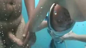 பெரிய பிளாக் டிக் மீது காசிடி வாயை மூடிக்கொண்டு