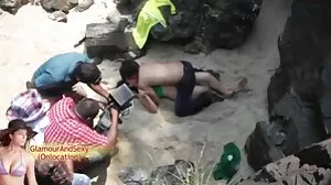 அழகான டீன் கைலர் க்வினுக்கு அவளுடைய ரூம்மேட் டிக் தேவை