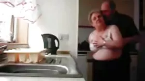 BrattyMilf: Busty Milf போர்ன்எச்டியில் ஒரு ஒப்பந்தம்