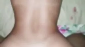இறுக்கமான MILF அவள் முகத்தில் ஒரு பெரிய சுமையைப் பெறுகிறது