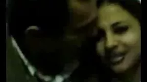 லத்தீன் MILF தனது கழுதையை விரிக்க விரும்புகிறது