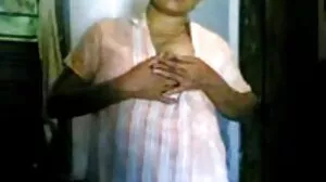 எரியும் சூடான குத உதவியாளர் ஆஷ்லே ஃபயர்ஸ்